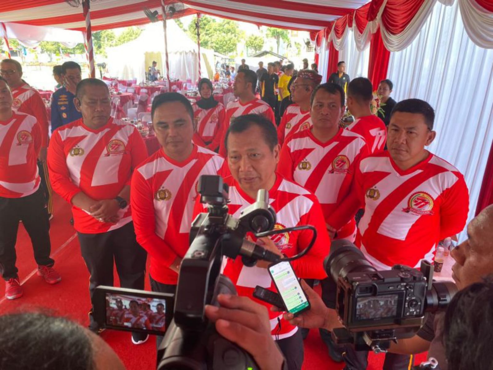 Rayakan Hari Bhayangkara ke 77 Bersama Masyarakat, Polda Jatim Gelar Fun Walk Fun Run.