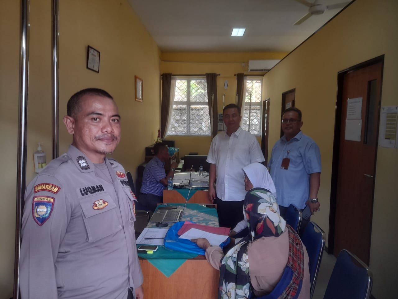 Polsek Sekupang Terus Pantau dan Amankan Kegiatan PPDB SMP dan SMA di Kecamatan Sekupang