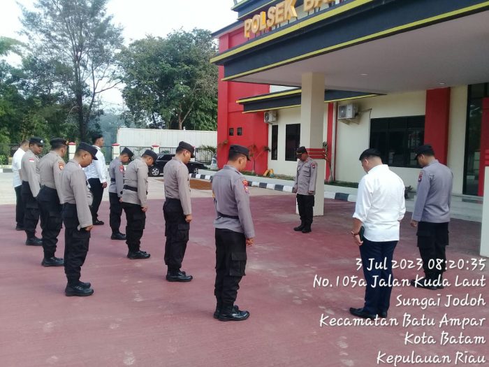Waka Polsek Batu Ampar Melaksanakan Pengecekan Kelengkapan Personil