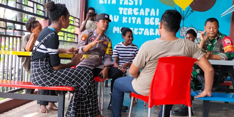 Bhabinkamtibmas Patam Lestari silaturahmi Bersama Anak-anak Papua di Yayasan Sinar Dunia