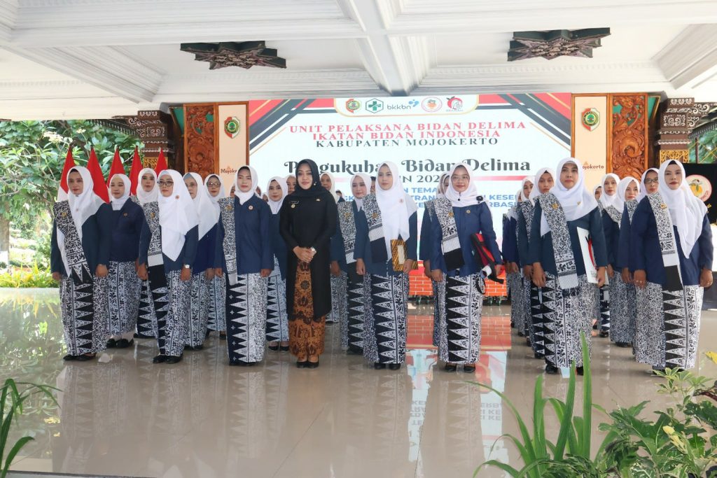 Bupati Ikfina Kukuhkan 42 Bidan Delima Se-Kabupaten Mojokerto