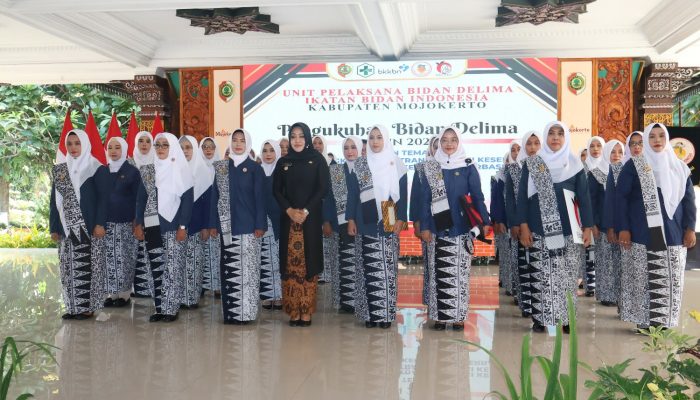 Bupati Ikfina Kukuhkan 42 Bidan Delima Se-Kabupaten Mojokerto