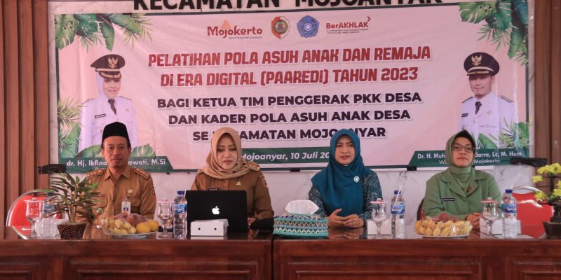 Terapkan Pola Asuh Yang Baik Dan Benar Kepada Masyarakat, Bupati Mojokerto Bina TP PKK Se-Kecamatan Mojoanyar