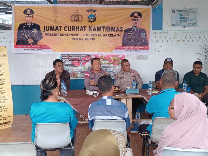 Melalui Jum’at Curhat, Kapolsek Sekupang Duduk Bersama Warga Tanjung Pinggir Sekupang