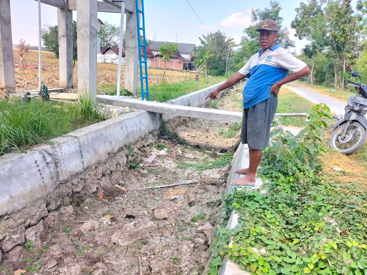 Proyek Saluran Irigasi di Dusun Sungaran Desa Sidomulyo Diduga Asal Jadi