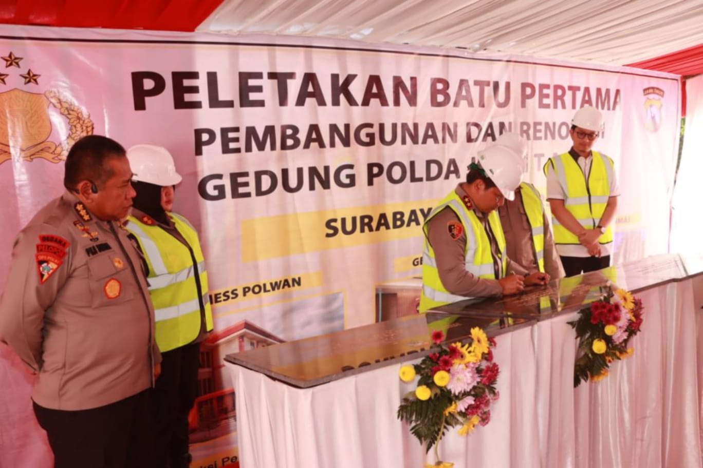 Kapolda Jatim Letakan Batu Pertama Pembangunan Asrama Polwan Sawitri.