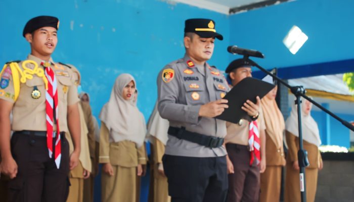 Bertindak Sebagai Inspektur Upacara, Kapolsek Sagulung Beri Himbauan Kepada Murid SMKN 5 – Sagulung