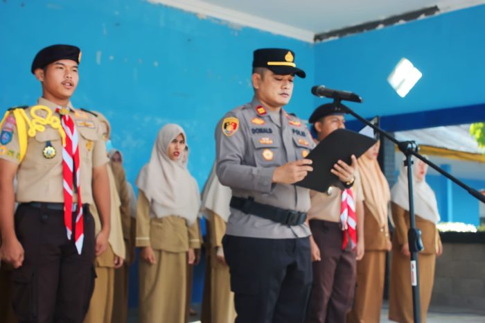 Bertindak Sebagai Inspektur Upacara, Kapolsek Sagulung Beri Himbauan Kepada Murid SMKN 5 – Sagulung