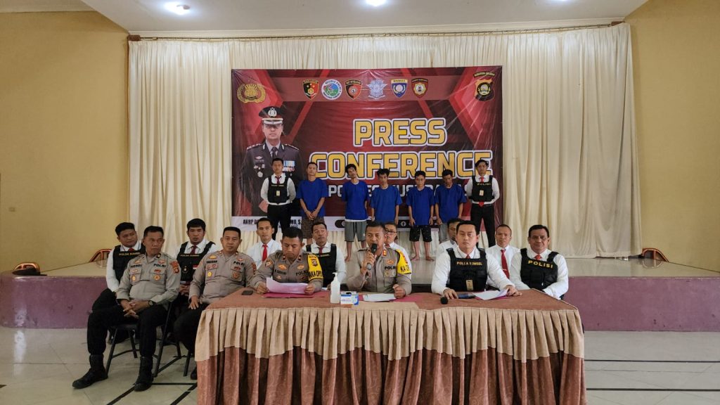 Kapolres Musi Rawas Mengadakan Press Conference 5 Tersangka Pencurian Dan Narkoba