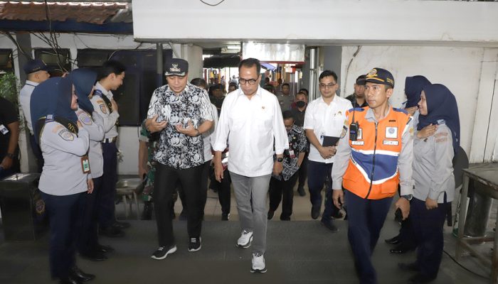 Di Terminal Purabaya Wali Kota Eri Cahyadi dan Menteri Perhubungan Bahas Realisasi Jalur Ganda KA