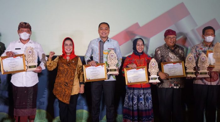 Setelah Dinobatkan Jadi Penggerak Koperasi Terbaik se-Indonesia, Wali Kota Eri Kini Terima Penghargaan Pembina Koperasi Andalan