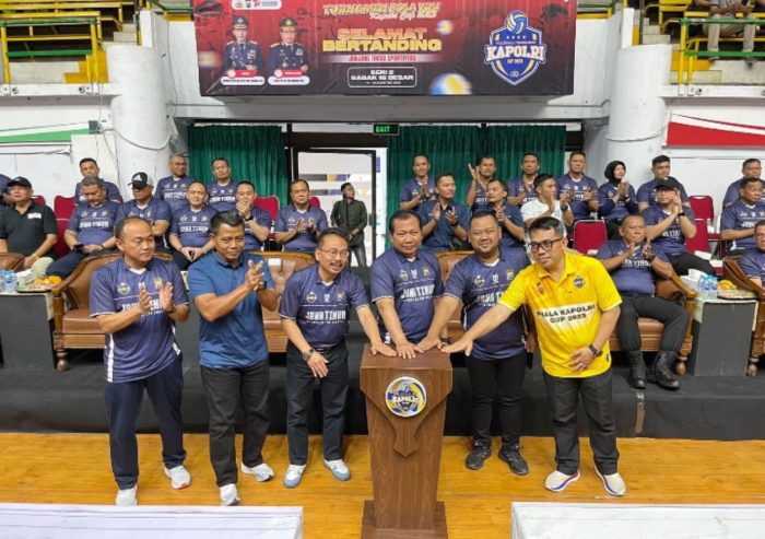 Kapolda Jatim Beri Suport di Opening Ceremony 16 Besar Volleyball Tournament Kapolri Cup 2023.