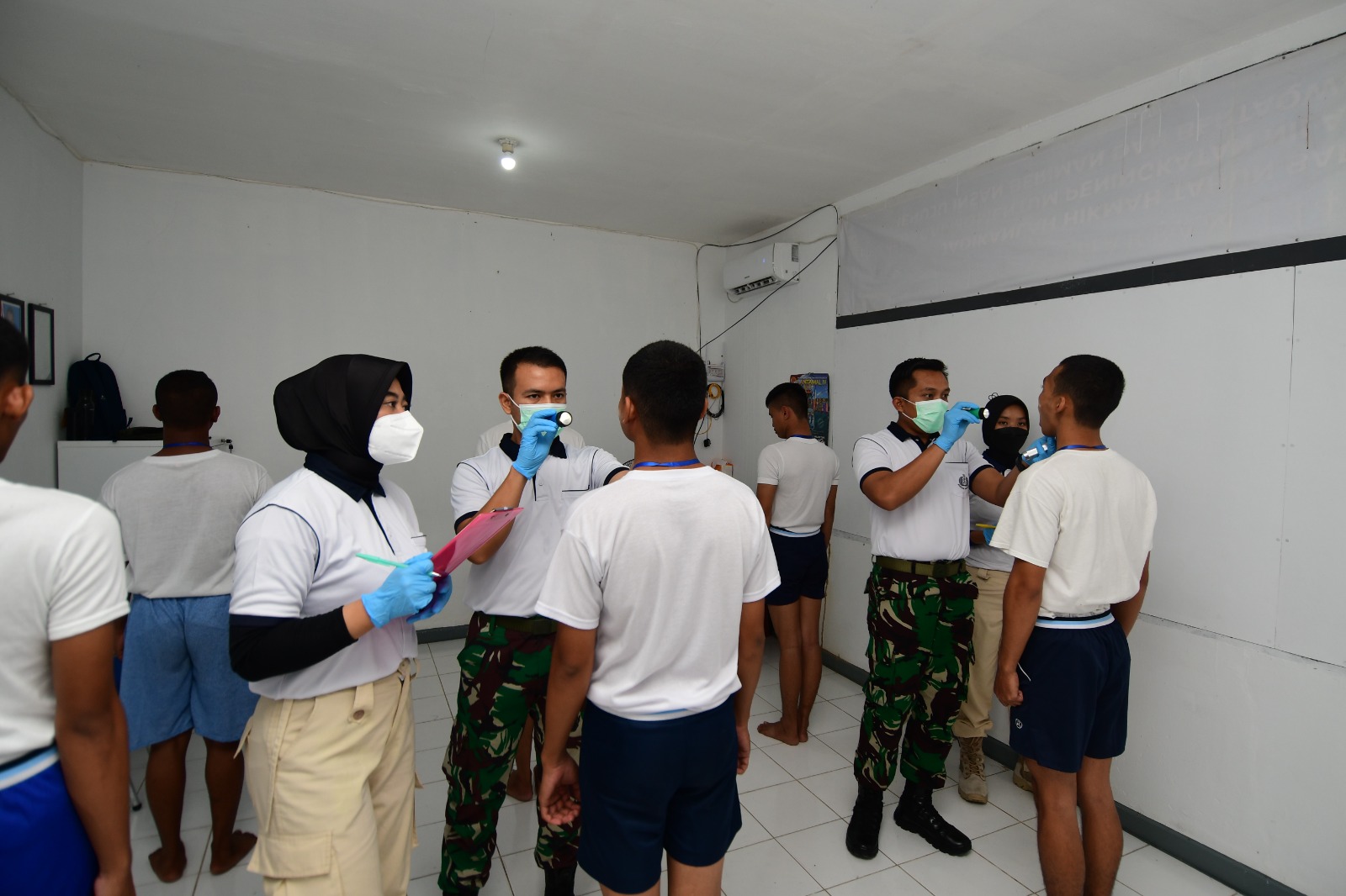 Ratusan Peserta Seleksi Bintara & Tamtama TNI AL Tahun 2023 Panda Lantamal IV Jalani Seleksi Kesehatan Pertama