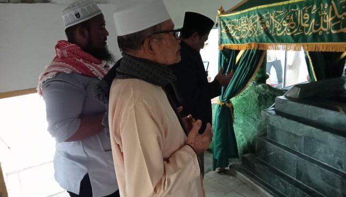 Lagi, Rombongan Rumah Mengaji Batam Lakukan Ziarah Ke Makam Wali Allah Di Pulau Tulub Di Bulan Muharram 1445H