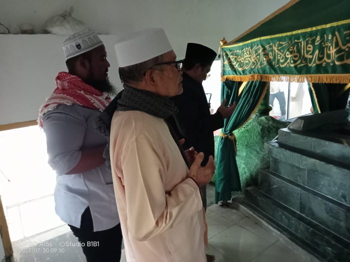 Lagi, Rombongan Rumah Mengaji Batam Lakukan Ziarah Ke Makam Wali Allah Di Pulau Tulub Di Bulan Muharram 1445H