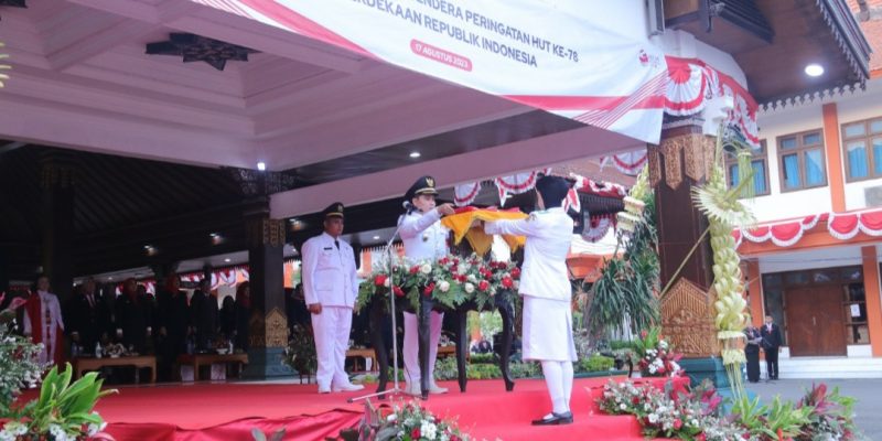 Wabup Mojokerto Bertindak Sebagai Irup Penurunan Bendera Merah Putih, Upacara Berlangsung Khidmat