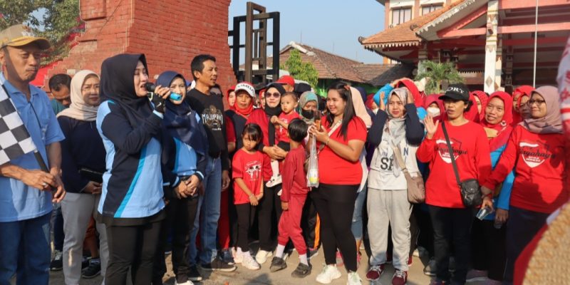 Semarakkan HUT Kemerdekaan RI Ke-78, Bupati Mojokerto Lepas Jalan Santai Warga Mojoanyar