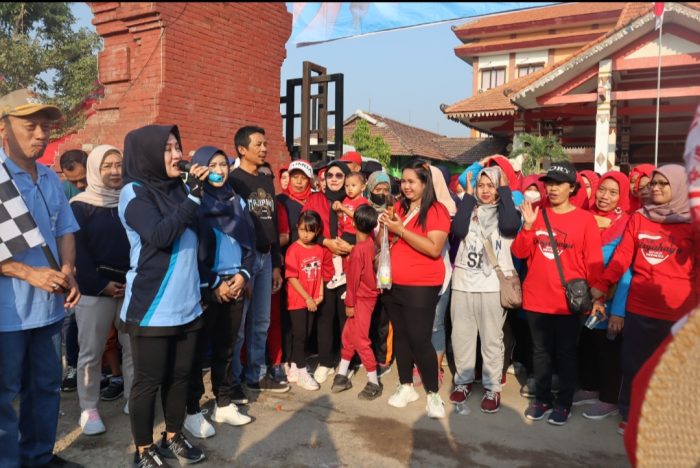 Semarakkan HUT Kemerdekaan RI Ke-78, Bupati Mojokerto Lepas Jalan Santai Warga Mojoanyar