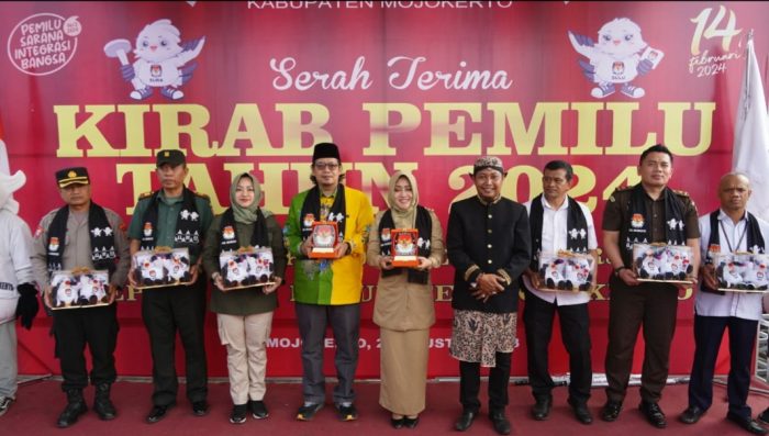 Bupati Mojokerto Sambut Kedatangan Kirab Pemilu