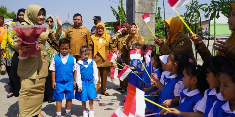 Bupati Ikfina Beri Edukasi Parenting Gerakan Transisi PAUD Ke SD Yang Menyenangkan Di TKN Jetis