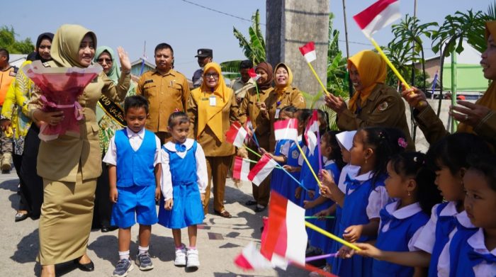 Bupati Ikfina Beri Edukasi Parenting Gerakan Transisi PAUD Ke SD Yang Menyenangkan Di TKN Jetis