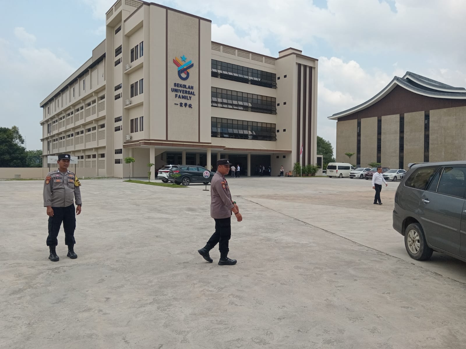 Selama Peresmian Sekolah Universal Family Sekupang, Arus Lalin Aman Terkendali di Bawah Kendali Batara Biru Polsek Sekupang