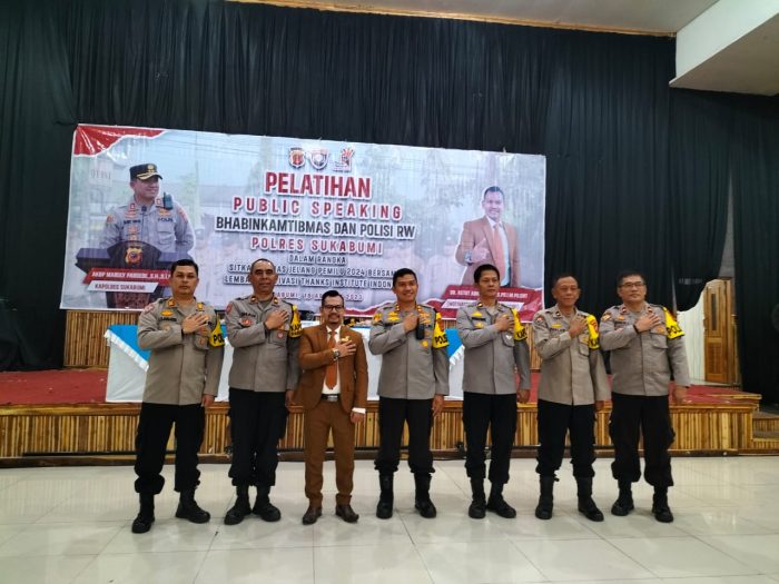 Asah Soft Skill Polisi RW Jelang Pemilu 2024, Kapolres Sukabumi Gelar Pelatihan Publik Speaking.