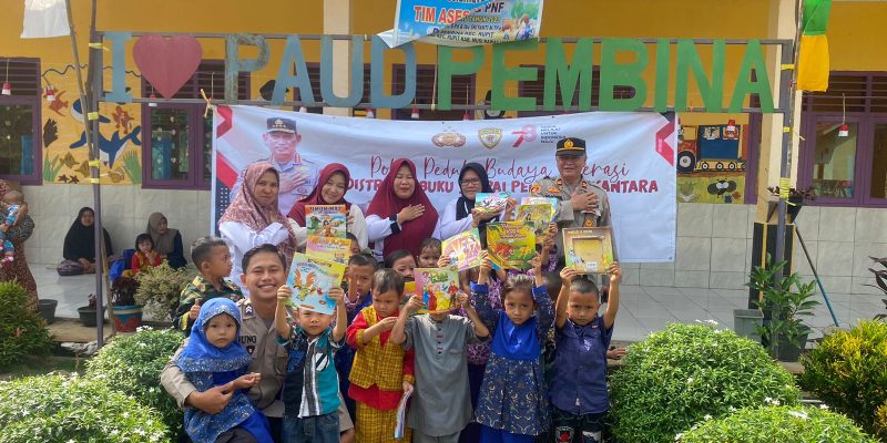 Budaya Literasi, Polres Muratara Bersama Enam Polsek Serentak  Distribusi Buku Sampai  Pelosok Bumi Beselang Serundingan