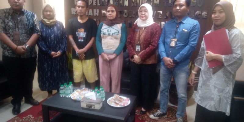 Kepala Kejaksaan Negeri Depok Dr. Mia Banulita., S.H., M.H. Bebaskan Dua Tahanan Suami Istri