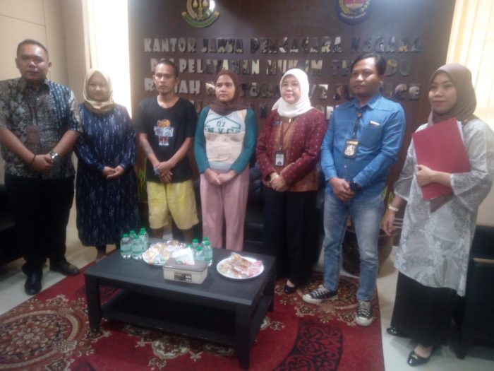 Kepala Kejaksaan Negeri Depok Dr. Mia Banulita., S.H., M.H. Bebaskan Dua Tahanan Suami Istri
