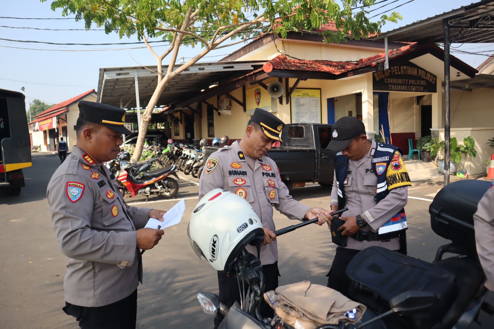 Mendukung Kinerja Bhabinkamtibmas Polres Batang Lakukan Pemeriksaan Ranmor Dinas