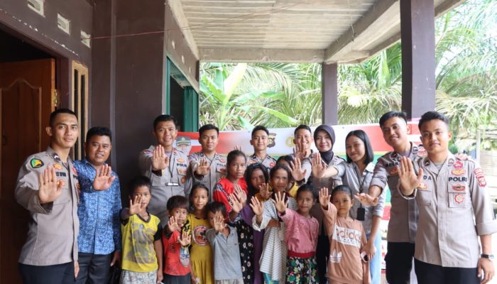 SatBinMas Polres Muratara Luncurkan Program Pijar (Polisi Mengajar) Anak Dusun DI Suku Anak Dalam (SAD) Kecamatan Karang Dapo Kabupaten Muratara.