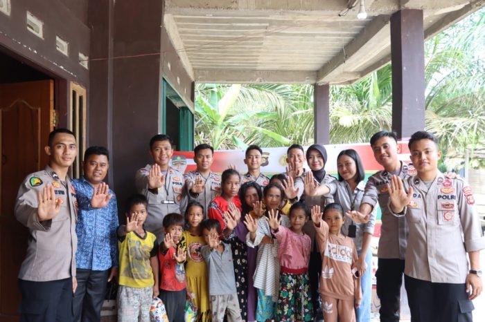 SatBinMas Polres Muratara Luncurkan Program Pijar (Polisi Mengajar) Anak Dusun DI Suku Anak Dalam (SAD) Kecamatan Karang Dapo Kabupaten Muratara.