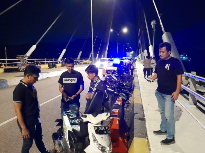 Gelar Cipkon, Kapolsek Sagulung: Stop Pungli dan Dilarang Parkir Kendaraan di Atas Jembatan 1 Barelang