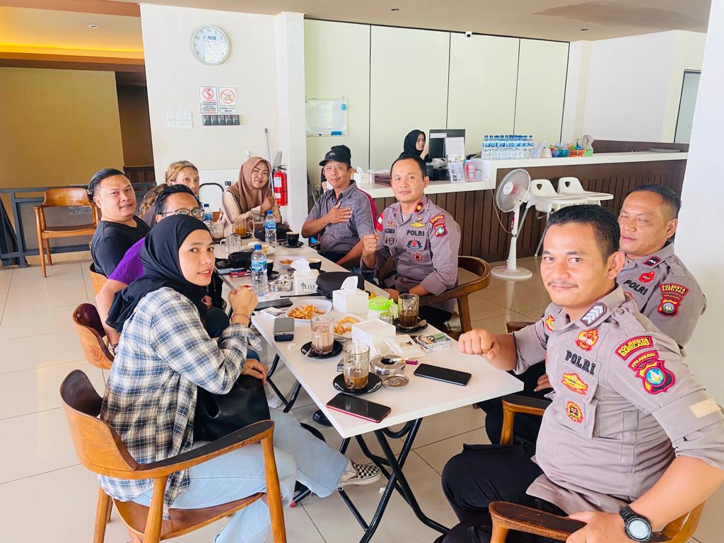 Jalin Silaturahmi dan Perkuat Sinergitas Kapolsek Sekupang Ngopi Bareng Bersama Awak Media