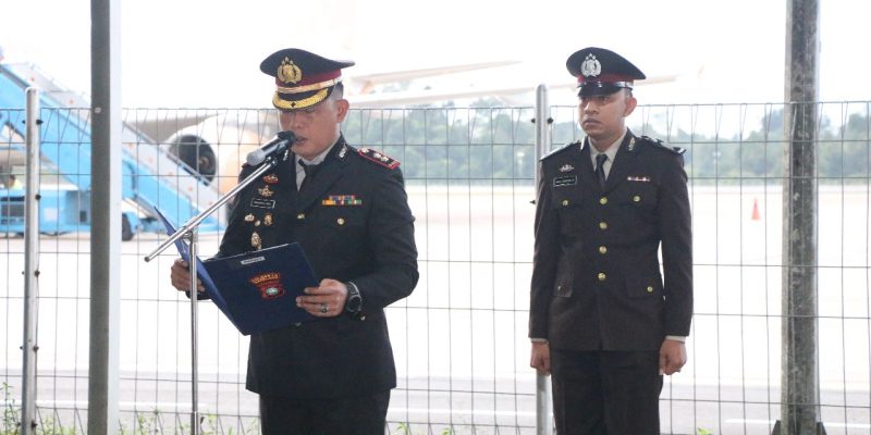 Wakapolresta Barelang Pimpin Upacara Pelepasan Jenazah Alm Aipda Tri Miswanto di Terminal Kargo Bandara Internasional Batam