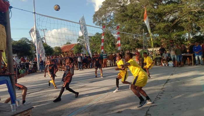 Pertandingan Bola Voli Putra dari Desa Fatoin Vs SMAN Io Kufeu, Sempat Protes, Kades Fatoin: Kalian Harus Terima Kelebihan Orang Lain