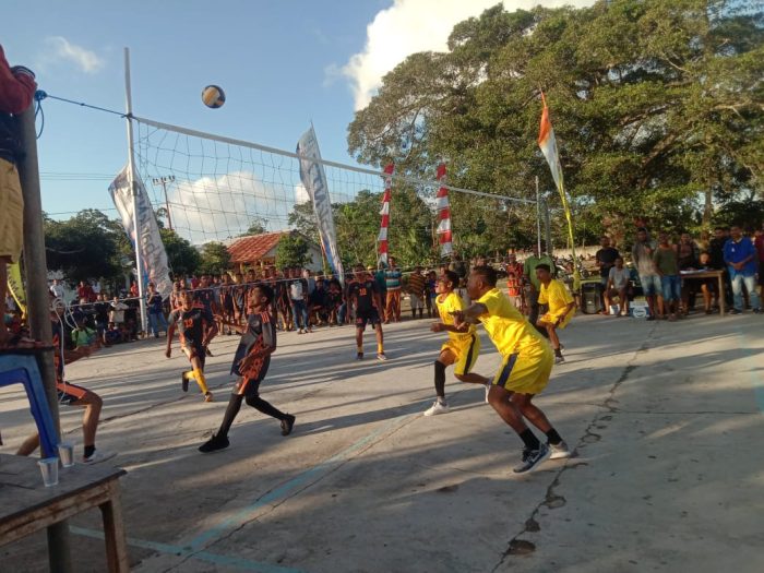 Pertandingan Bola Voli Putra dari Desa Fatoin Vs SMAN Io Kufeu, Sempat Protes, Kades Fatoin: Kalian Harus Terima Kelebihan Orang Lain