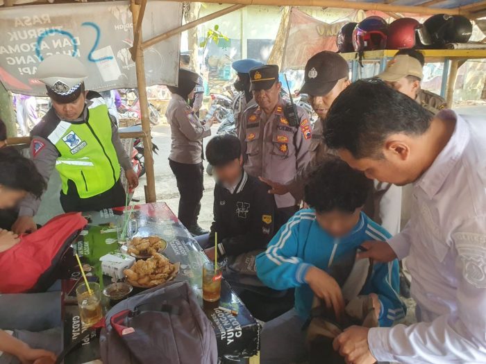 Edukasi dan Kesadaran dalam Razia Anak Sekolah Bolos: Polres Batang dan Satpol PP Gelar Razia