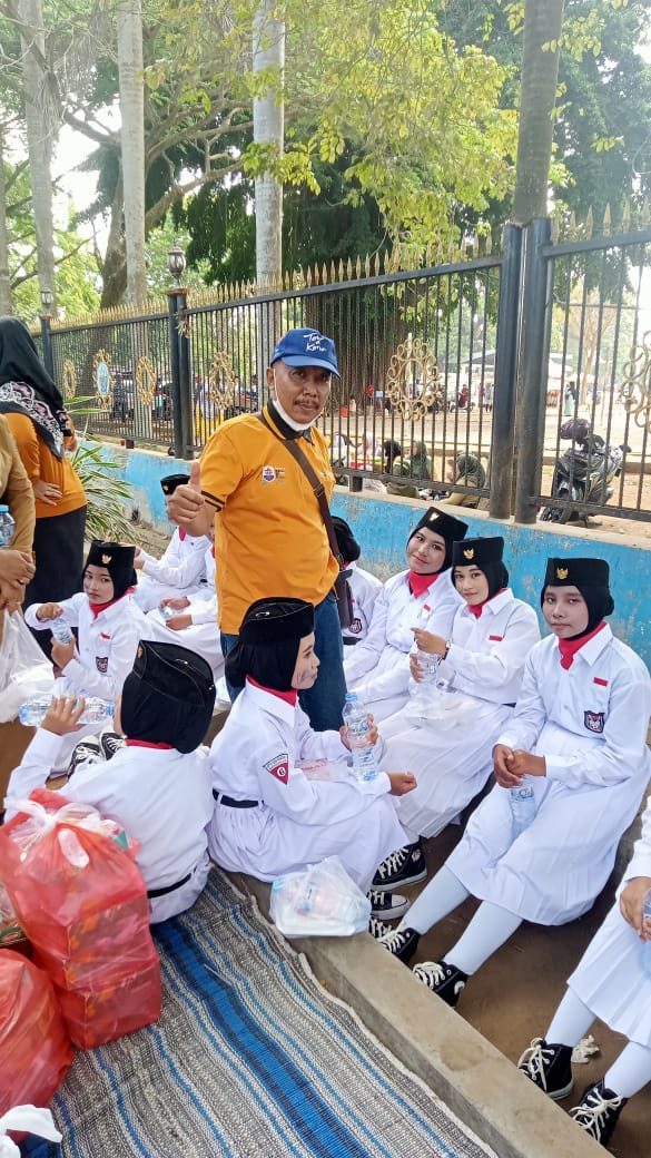 HUT RI 78, UPTD SDN Kraton 3 Bangkalan Ikuti meramaikan Gerak Jalan Tingkat Kecamatan