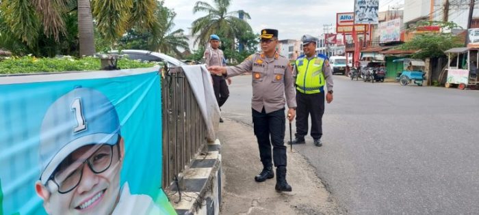 Kapolres Labuhanbatu Selatan Mengecek Langsung Personil Polres Labuhanbatu Selatan Yang Melaksanakan Kegiatan Strong Point Pos Padat Pagi