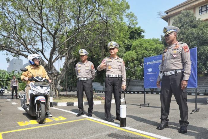 Korlantas Polri Uji Coba Praktik Lintasan Dan Luncurkan Buku Ujian SIM Terbaru