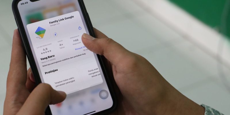 Kontrol Aktivitas Dunia Maya Anak Kamu Dengan ini