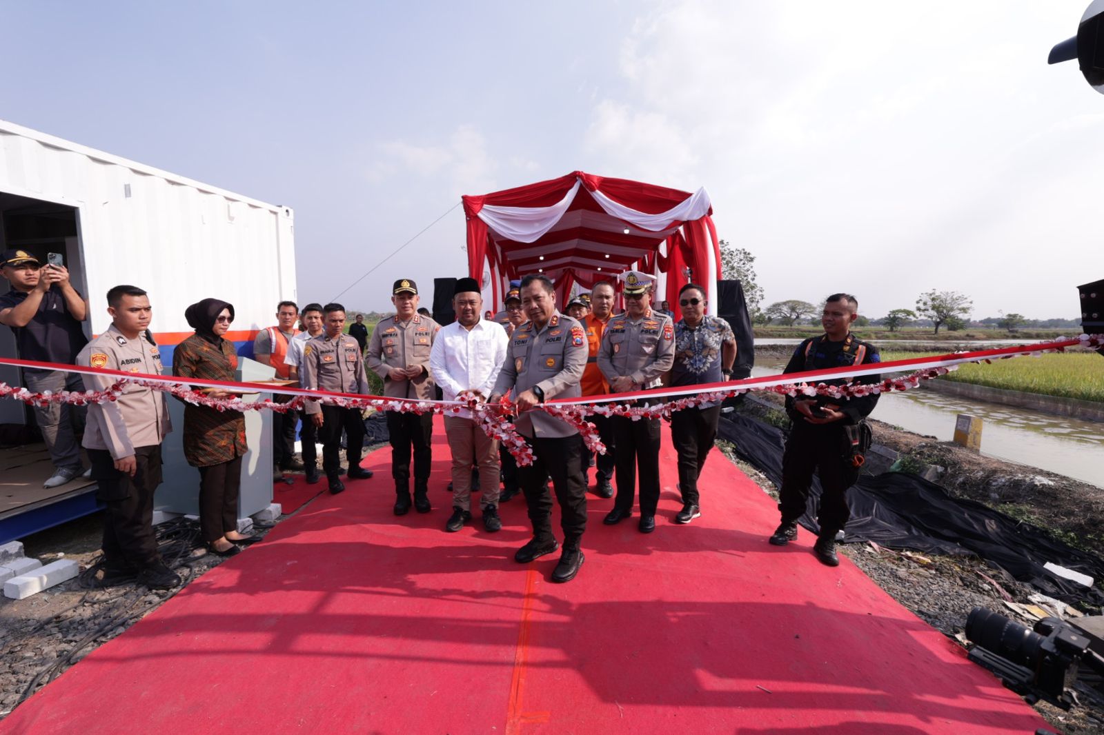 Kapolda Jatim Apresiasi Bupati Gresik Bangun Palang Pintu KA Sebidang JPL 365 Cerme