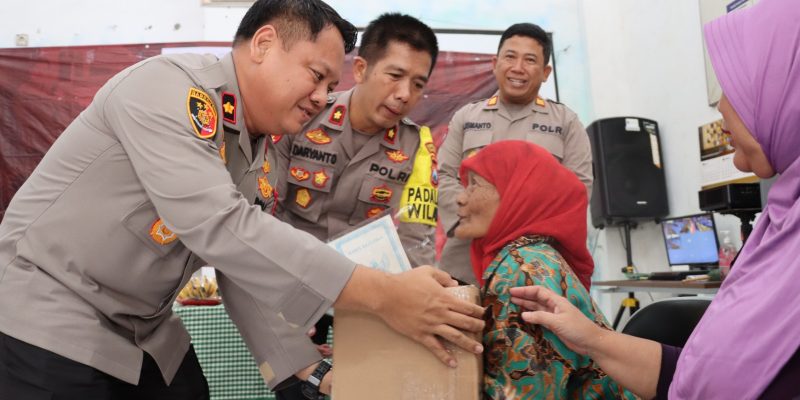 Wakapolres Pelabuhan Tanjung Perak Berikan Edukasi Warga Tambak Asri Di Jum’at Curhat