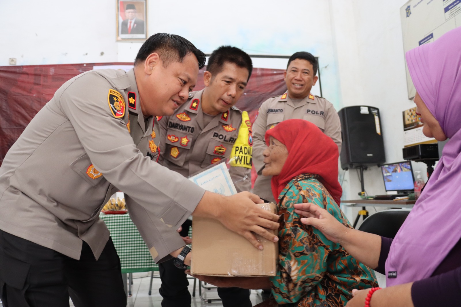Wakapolres Pelabuhan Tanjung Perak Berikan Edukasi Warga Tambak Asri Di Jum’at Curhat