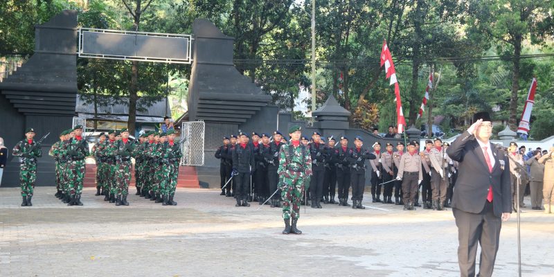 Ziarah Yonif Raider 514/SY Di Taman Makam Pahlawan