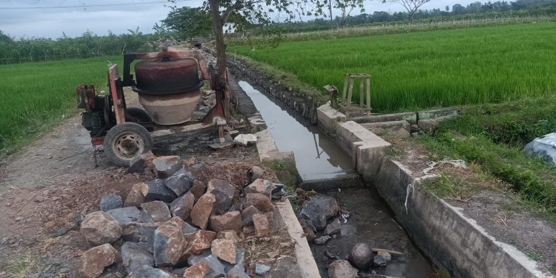 Petani  Apresiasi Pengerjaan Proyek Jaringaan Irigasi Tersiar Dinas Pertanian
