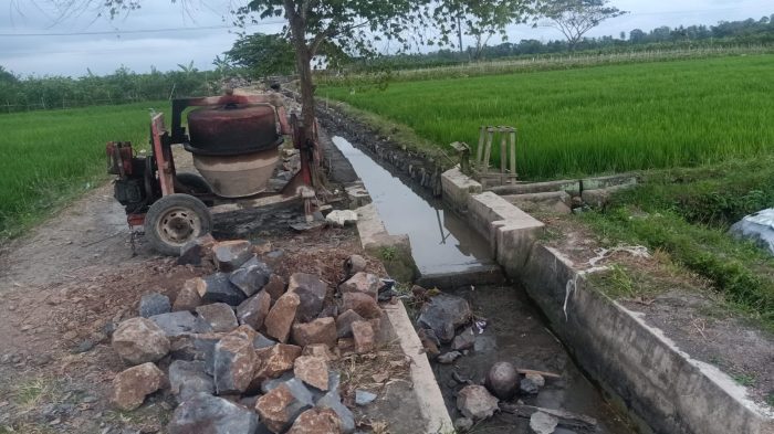 Petani  Apresiasi Pengerjaan Proyek Jaringaan Irigasi Tersiar Dinas Pertanian