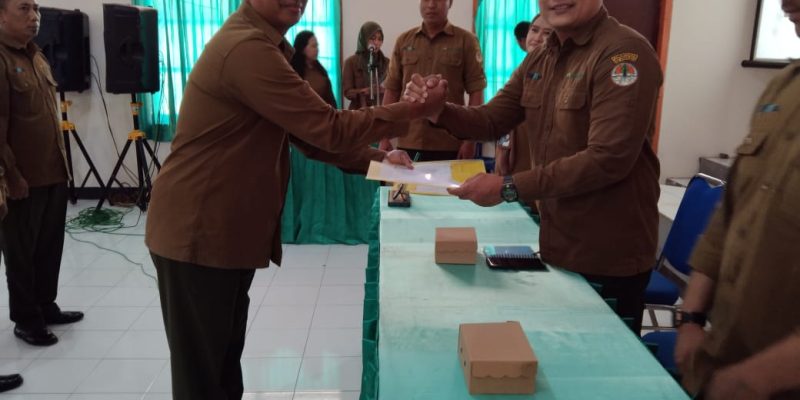 Adsminitrator Pimpin Langsung Sertijab Para Pejabat Di Kantor KPH Bondowoso